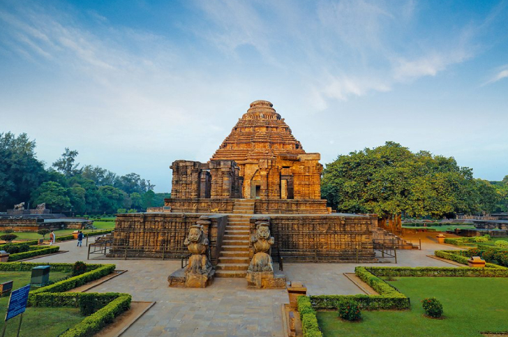 Scooty rent in Puri Konark Sun Temple – easy and affordable scooty rental for Konark sightseeing